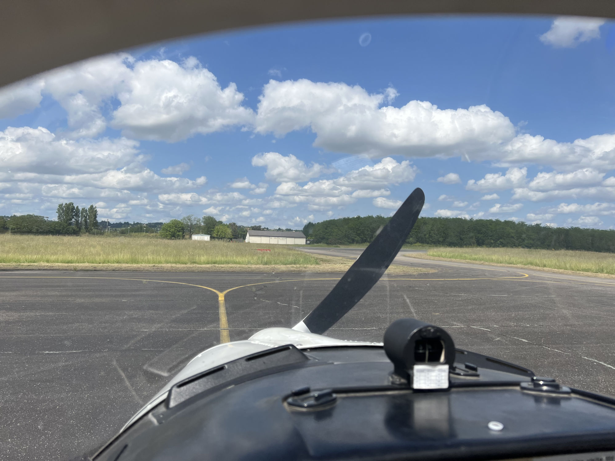 Le parking avion de l'aéroport de Marmande (LFDM)